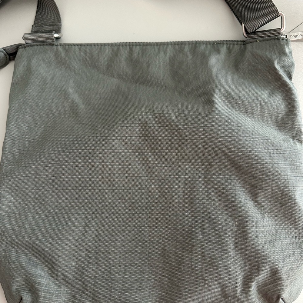 Baggallini Charcoal Messenger Bag - Picture 4 of 5
